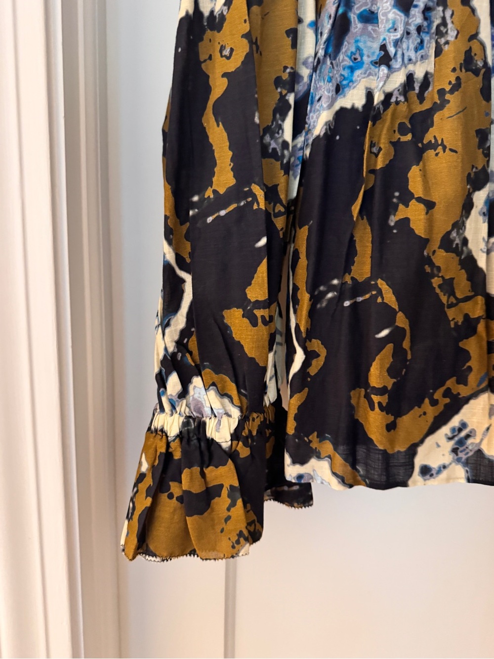 NWT Anthropologie Othilia Blouse Size L Abstract Batik Print Pintuck Ruffle $158 - Picture 4 of 8